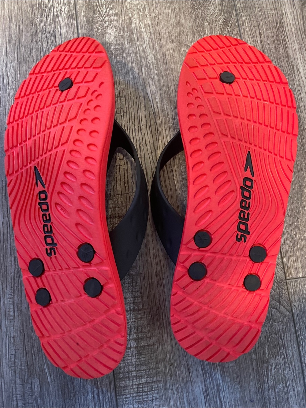 Speedo Men’s Red and Black Textured Foam Flip-Flops  size 13 - Picture 3 of 5